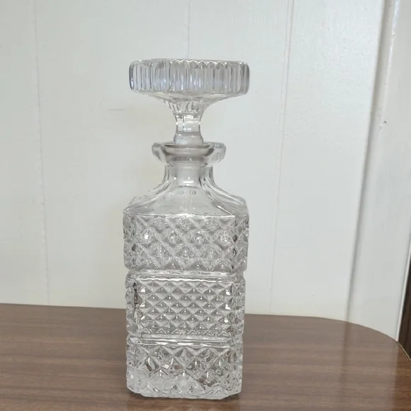Vintage Elegant Clear Glass Decanter - Picture 1 of 2